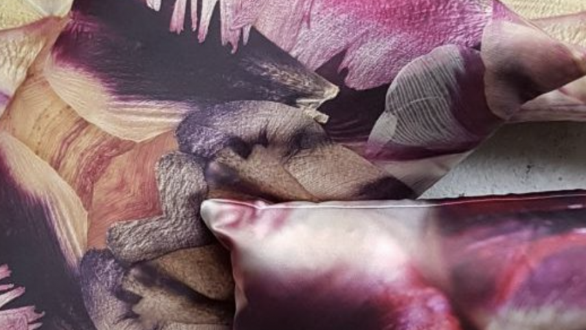 pillows cushion wallpaper behang upholstery her-stoffering planten bloemen